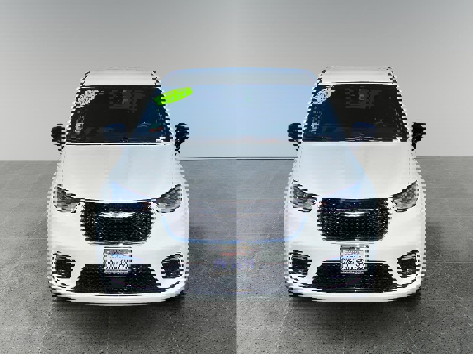 Used 2024 Chrysler Pacifica Touring image 8