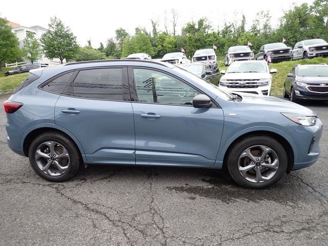 Certified 2024 Ford Escape ST-Line w/ Tech Pack #1 AWD/4WD image 9