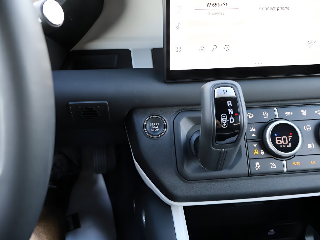 Certified 2025 Land Rover Defender 130 X-Dynamic SE AWD/4WD image 27