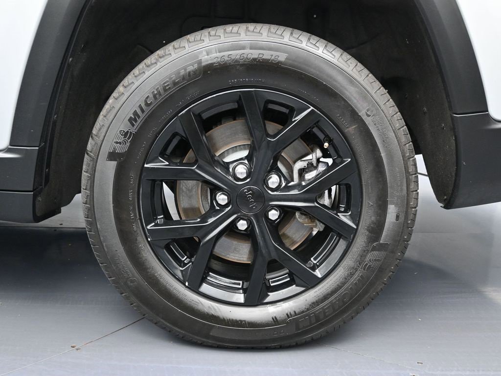 Used 2024 Jeep Grand Cherokee L Laredo image 10