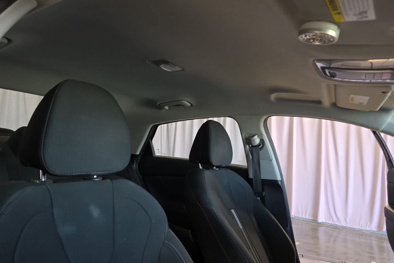 Used 2023 Hyundai Elantra SEL w/ Convenience Package FWD image 18