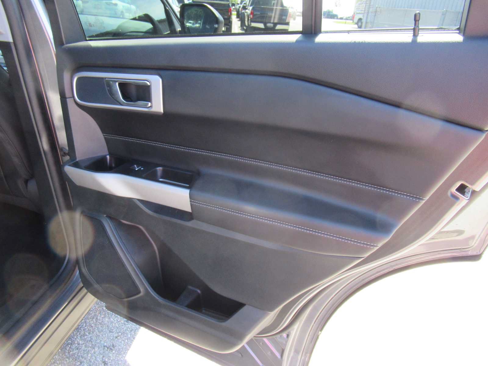 Used 2024 Ford Explorer XLT w/ Class IV Trailer Tow Package AWD/4WD image 16