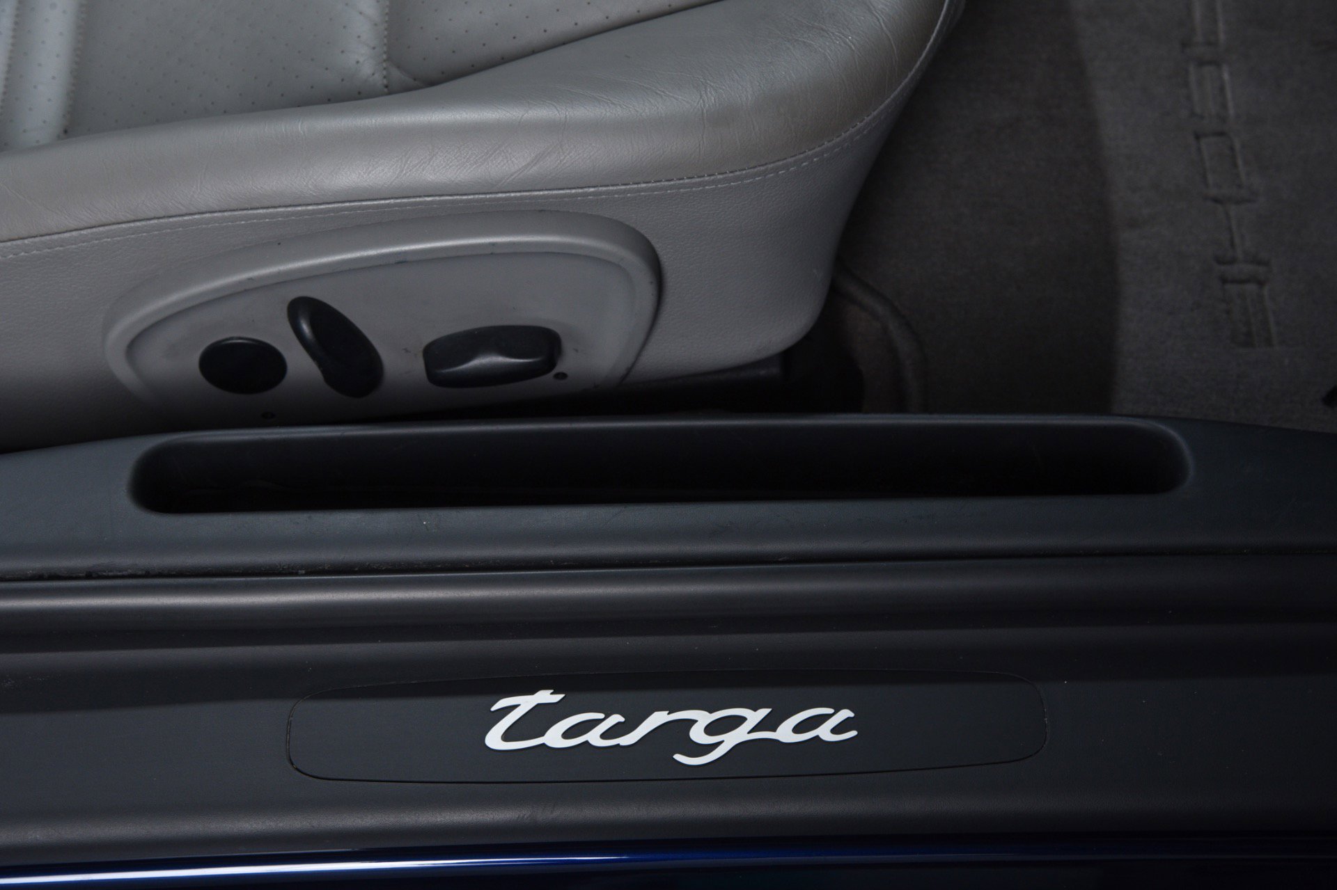 Used 2004 Porsche 911 Targa RWD image 19