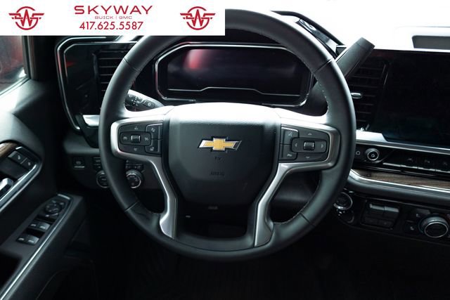 Used 2025 Chevrolet Silverado 1500 LT image 11