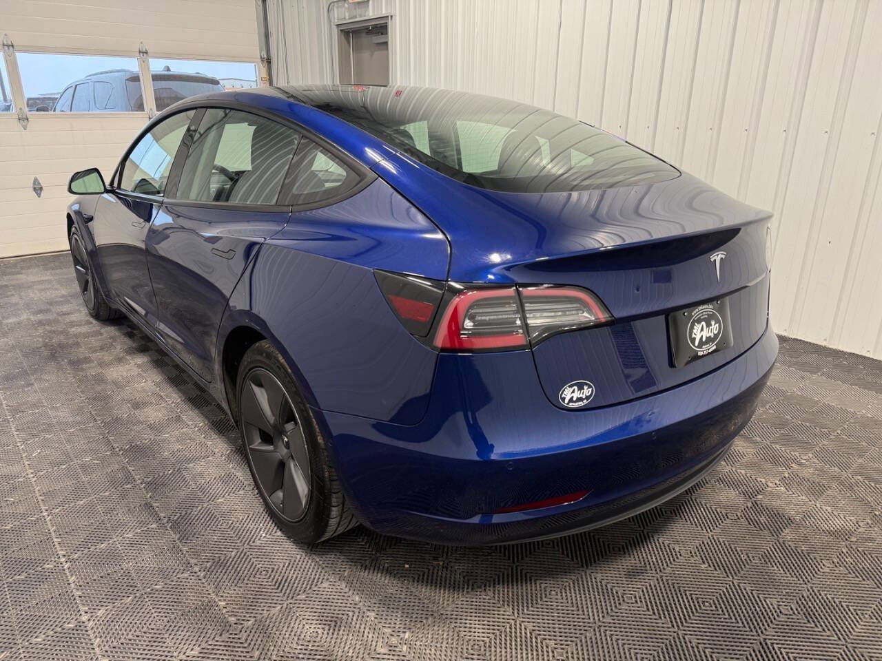 Used 2022 Tesla Model 3 Base 4dr Sedan image 4
