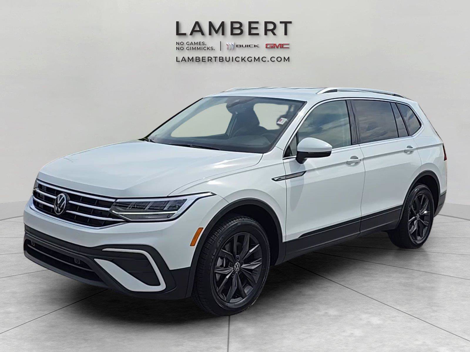 Used 2024 Volkswagen Tiguan SE AWD/4WD image 1