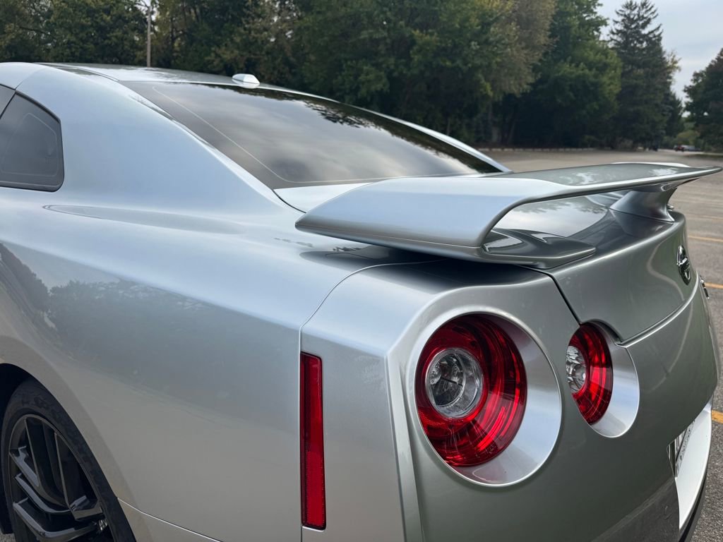Used 2017 Nissan GT-R Premium w/ Premium Interior Package image 13