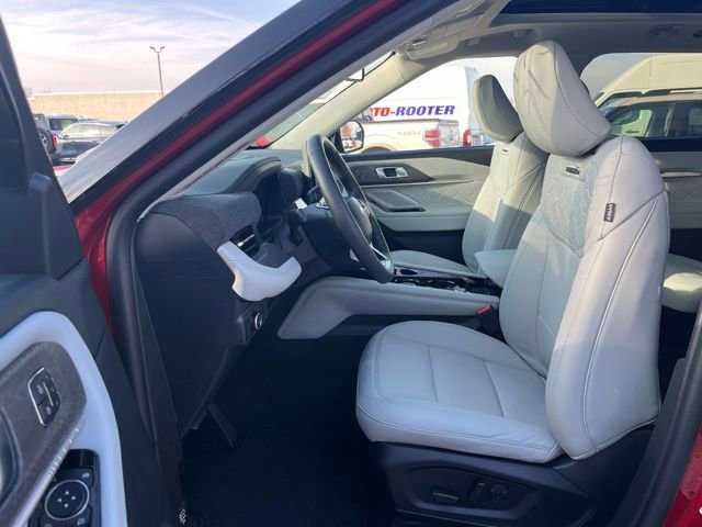 Used 2025 Ford Explorer Platinum w/ Ultimate Package image 14