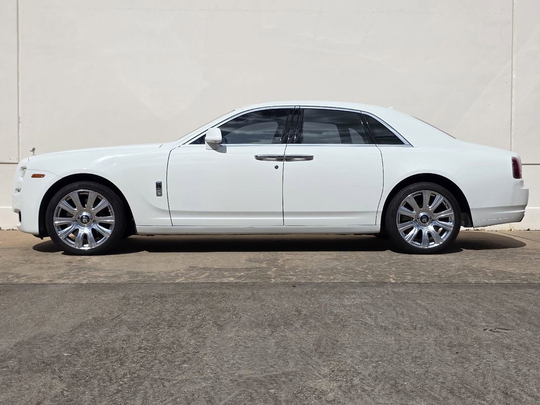 Used 2016 Rolls-Royce Ghost image 2