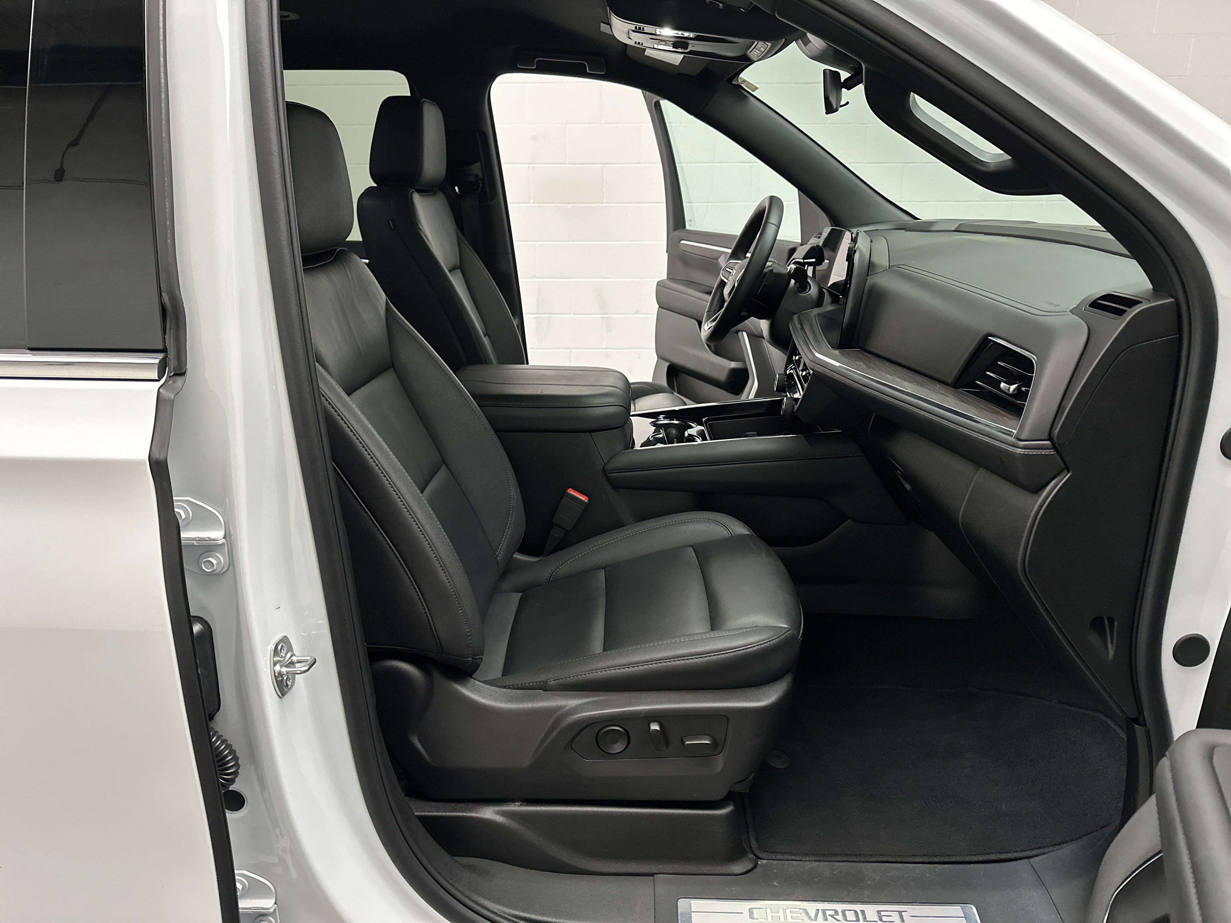 Used 2025 Chevrolet Tahoe LT image 27