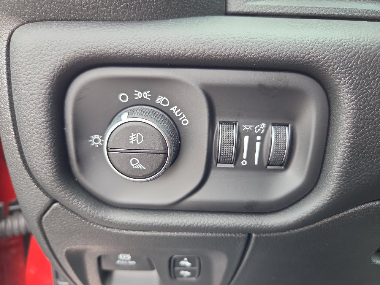 New 2026 RAM 1500 Laramie w/ Sport Appearance Package AWD/4WD image 32