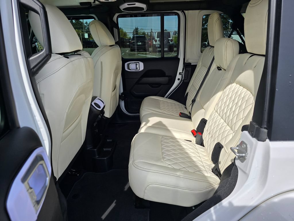 Used 2020 Jeep Wrangler Unlimited Sahara w/ Uconnect 4C Nav & Sound Group AWD/4WD image 15