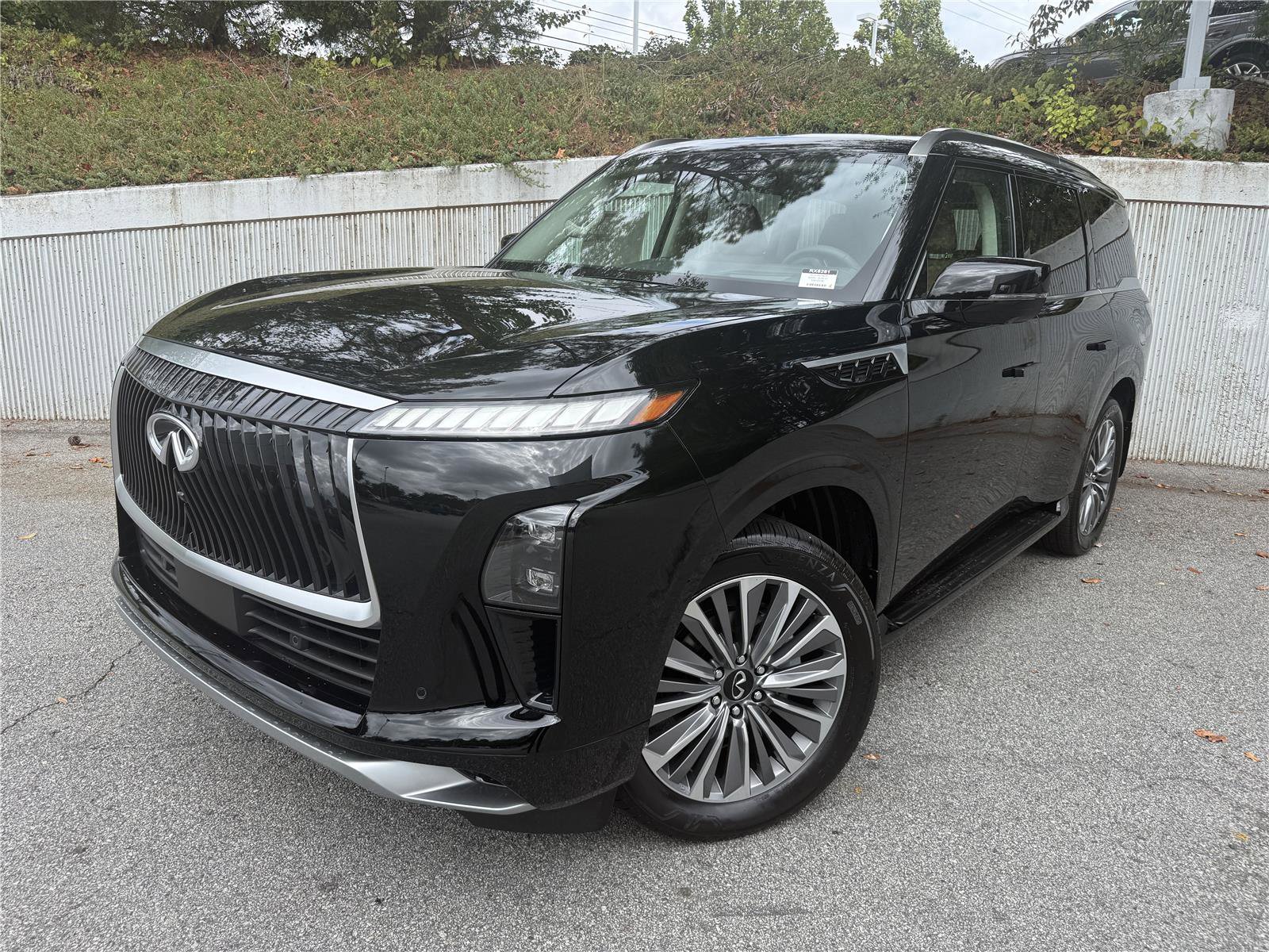 New 2026 INFINITI QX80 Luxe image 2