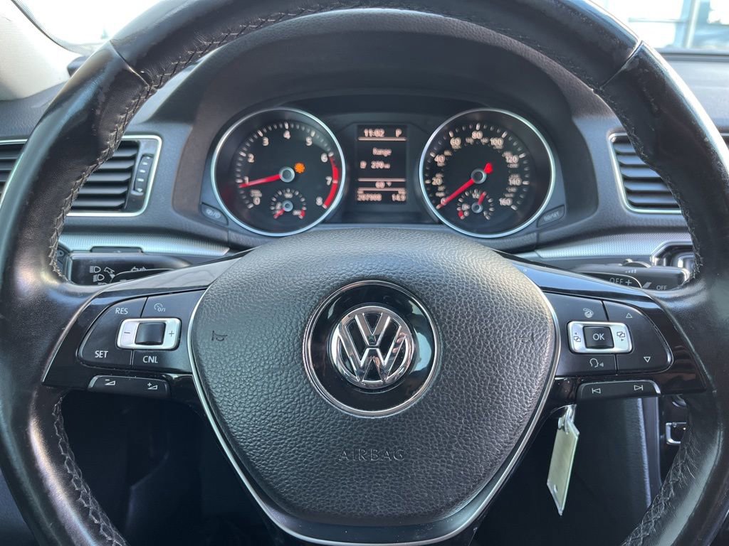 Used 2017 Volkswagen Passat 1.8T R-Line image 50