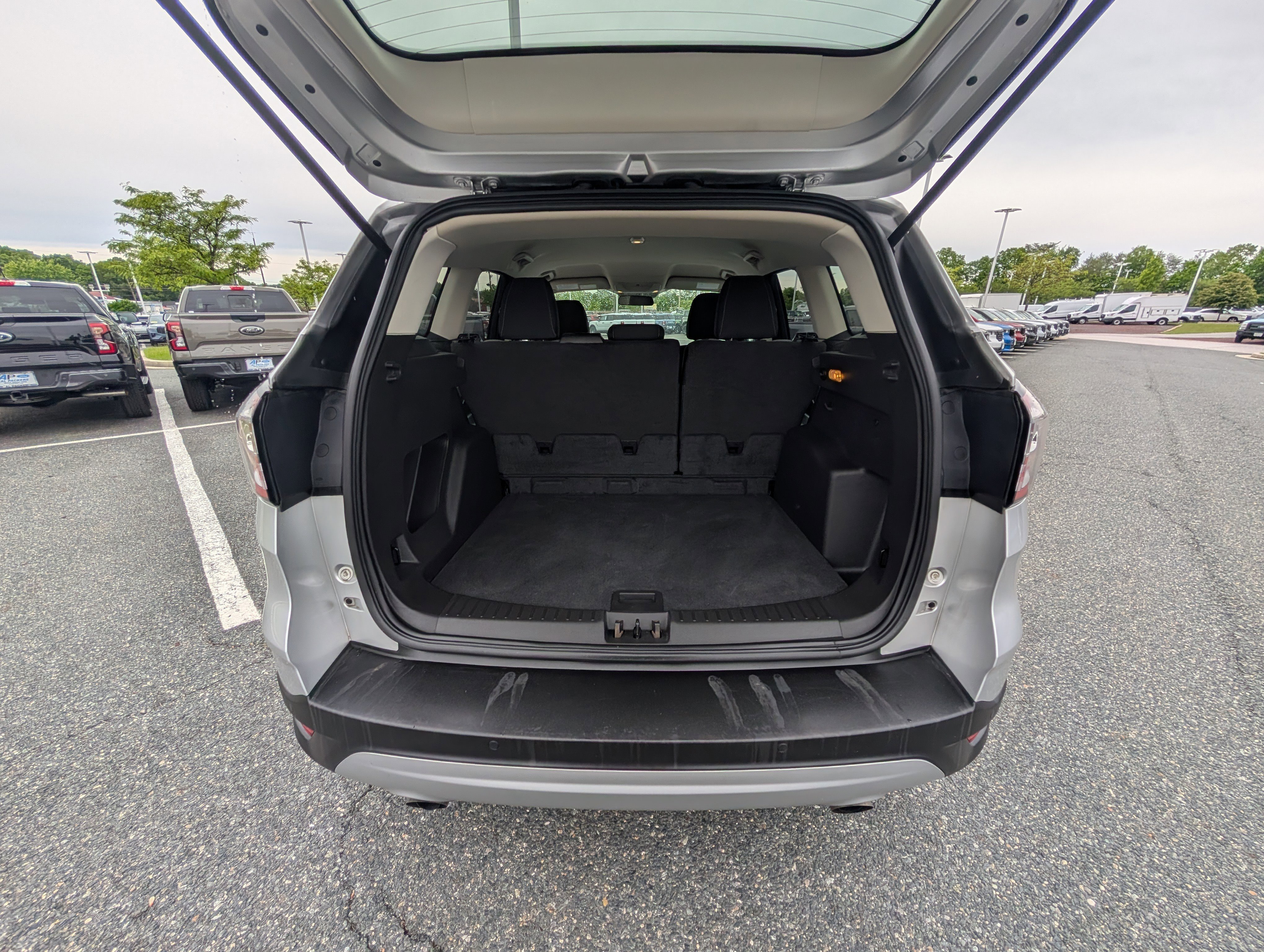 Used 2017 Ford Escape SE w/ Equipment Group 201A AWD/4WD image 12