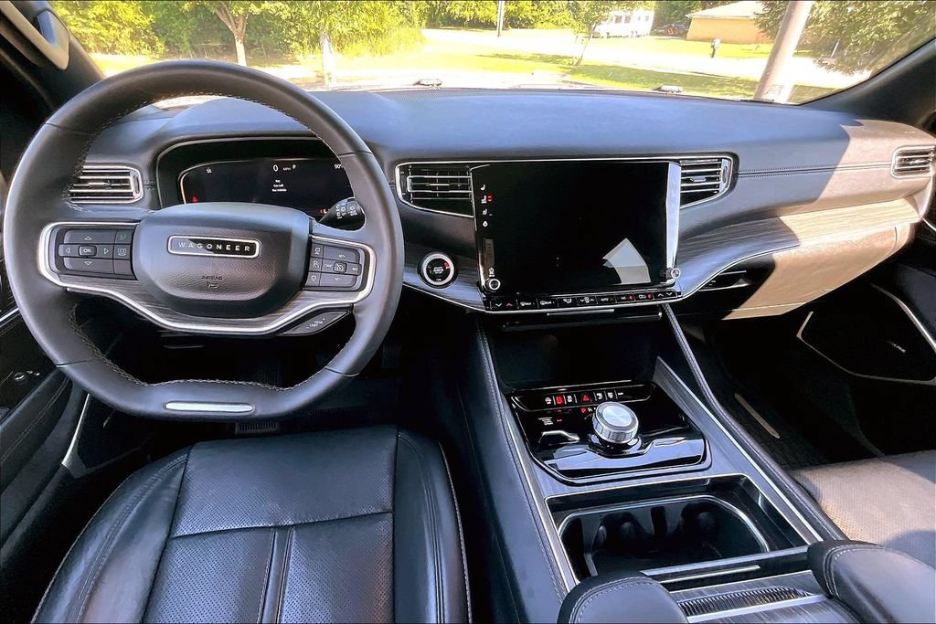 Used 2024 Jeep Wagoneer L Series II w/ Flexible Seating Group AWD/4WD image 15