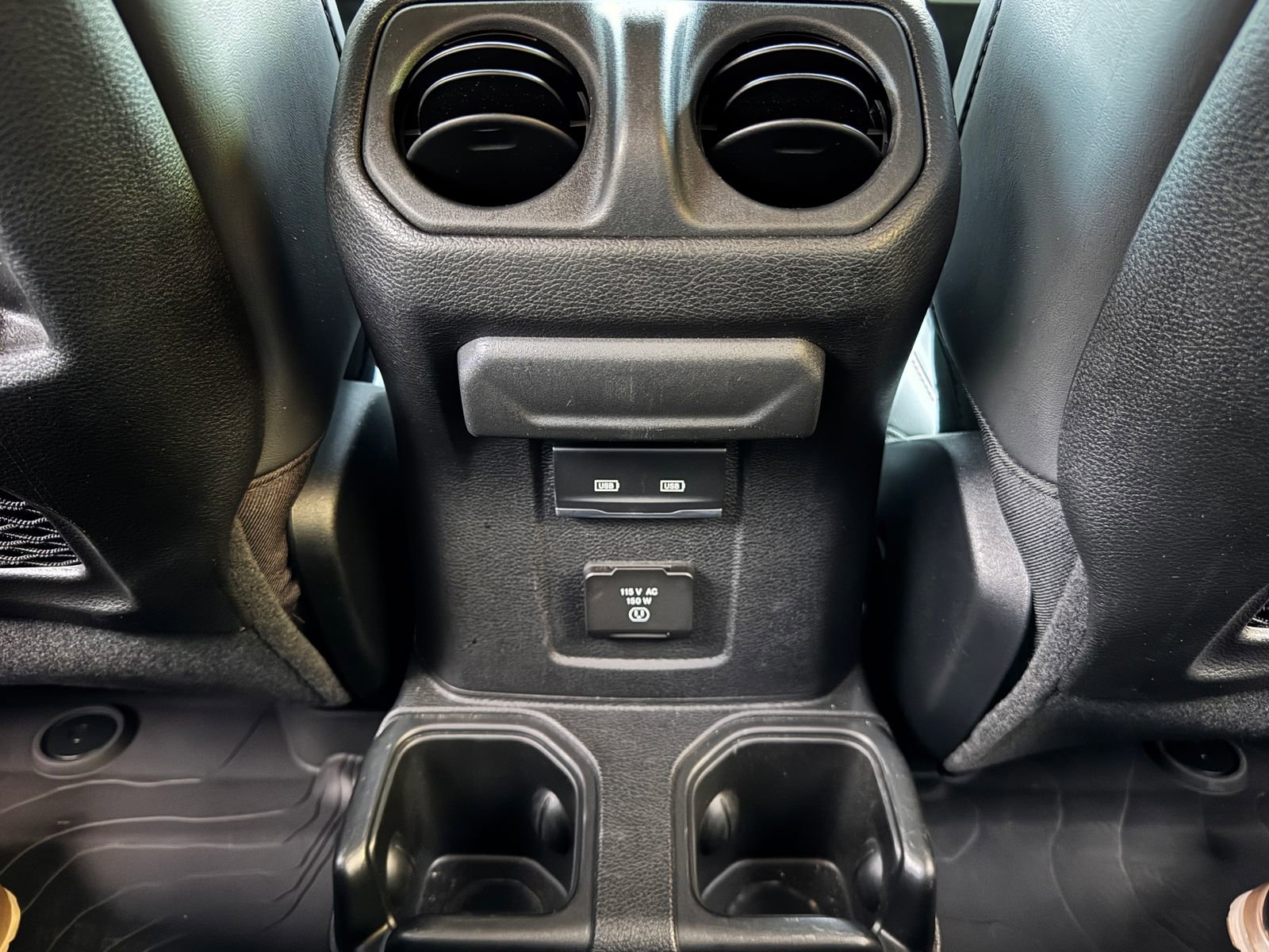 Used 2025 Jeep Wrangler Rubicon w/ Convenience Group AWD/4WD image 23