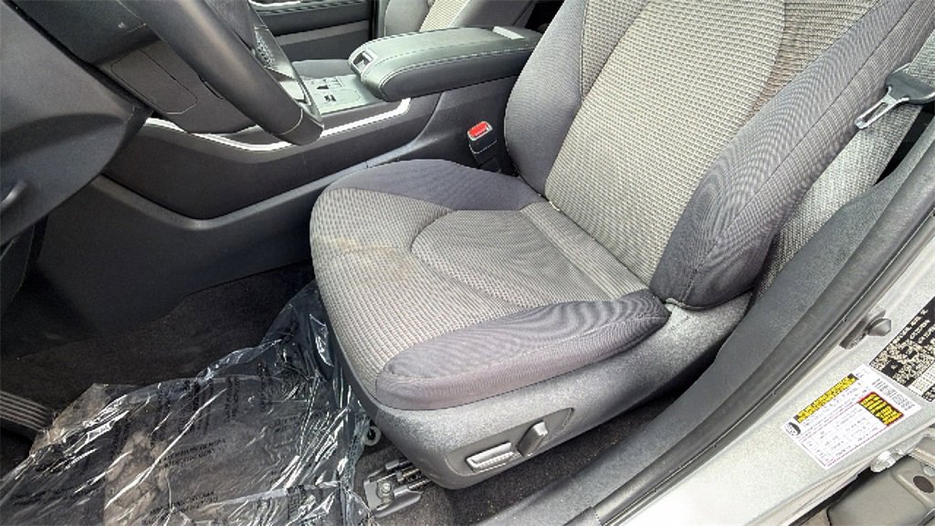 Used 2024 Toyota Highlander LE image 19