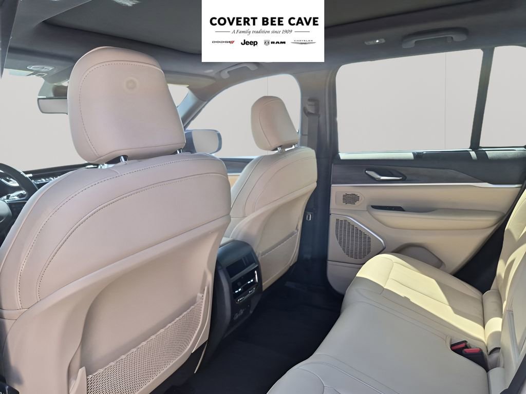 Used 2024 Jeep Grand Cherokee Limited w/ Luxury Tech Group II image 19