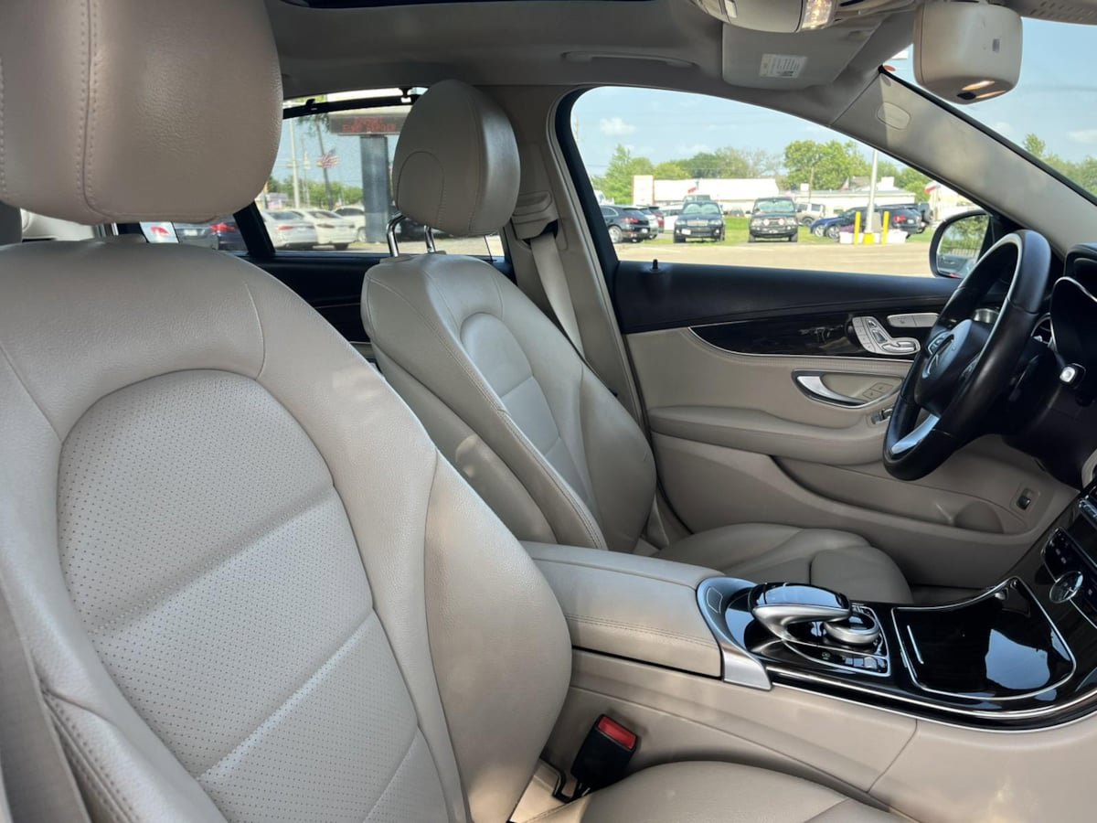 Used 2015 Mercedes-Benz C 300 4MATIC Sedan image 37