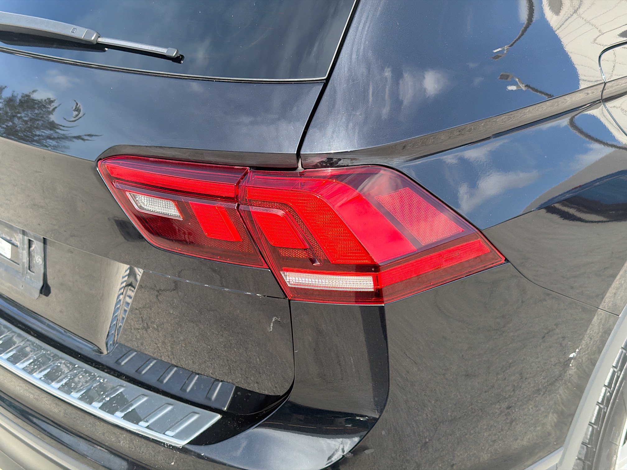 Used 2019 Volkswagen Tiguan S w/ Driver Assistance Package FWD image 27