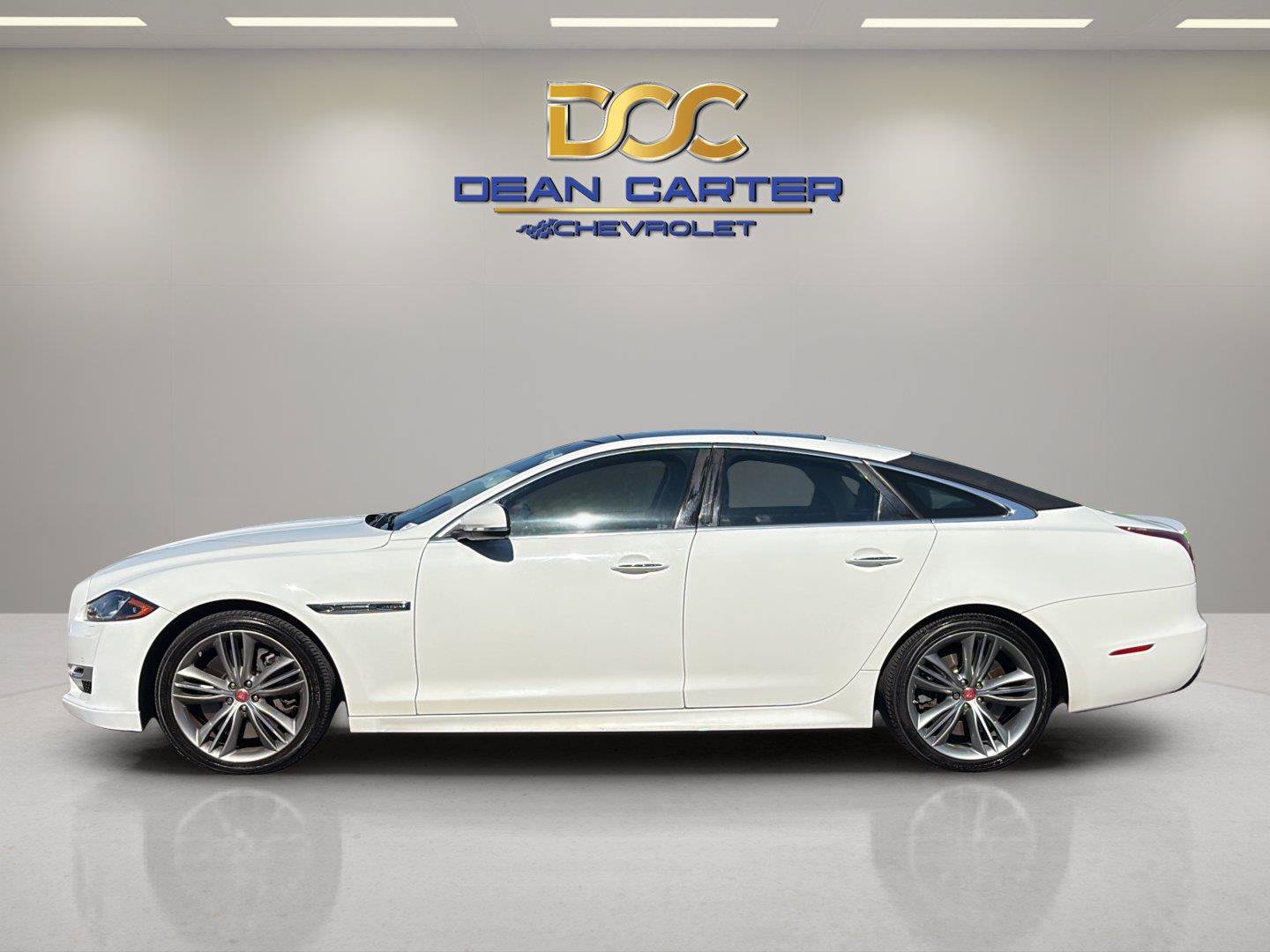 Used 2016 Jaguar XJ Supercharged RWD image 2