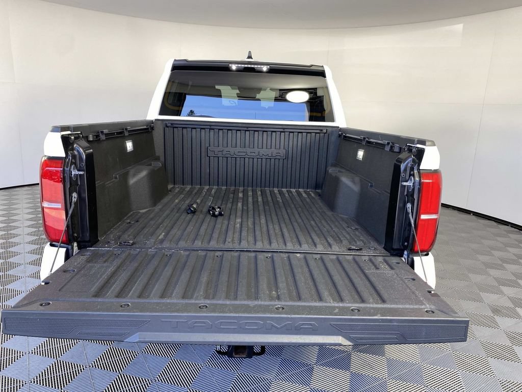 Used 2025 Toyota Tacoma SR5 AWD/4WD image 8