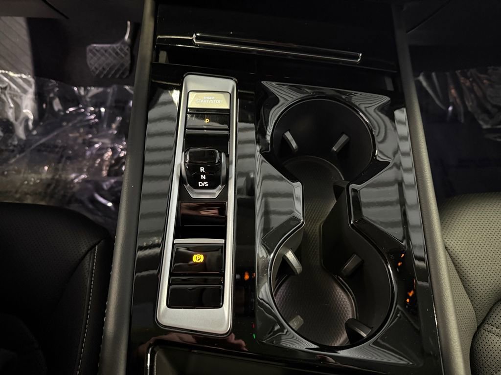 Used 2025 Volkswagen Atlas SE w/ Panoramic Sunroof Package image 17