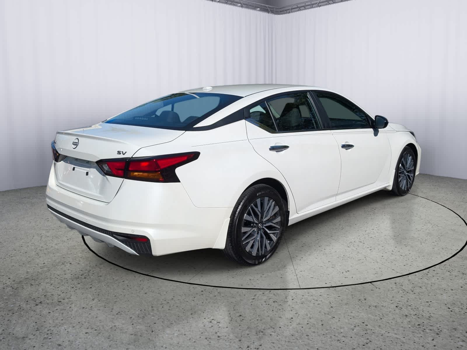 Used 2024 Nissan Altima 2.5 SV FWD image 3