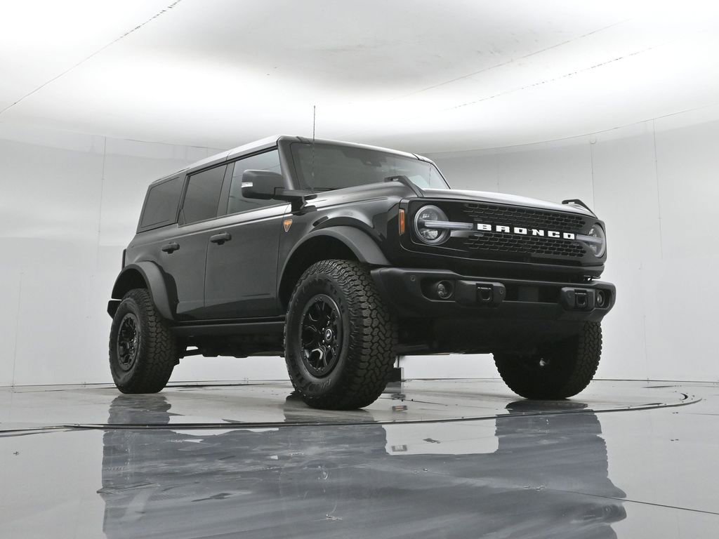 Used 2025 Ford Bronco Badlands image 48