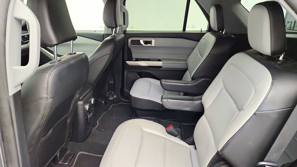 Used 2021 Ford Explorer XLT w/ Equipment Group 202A AWD/4WD image 22