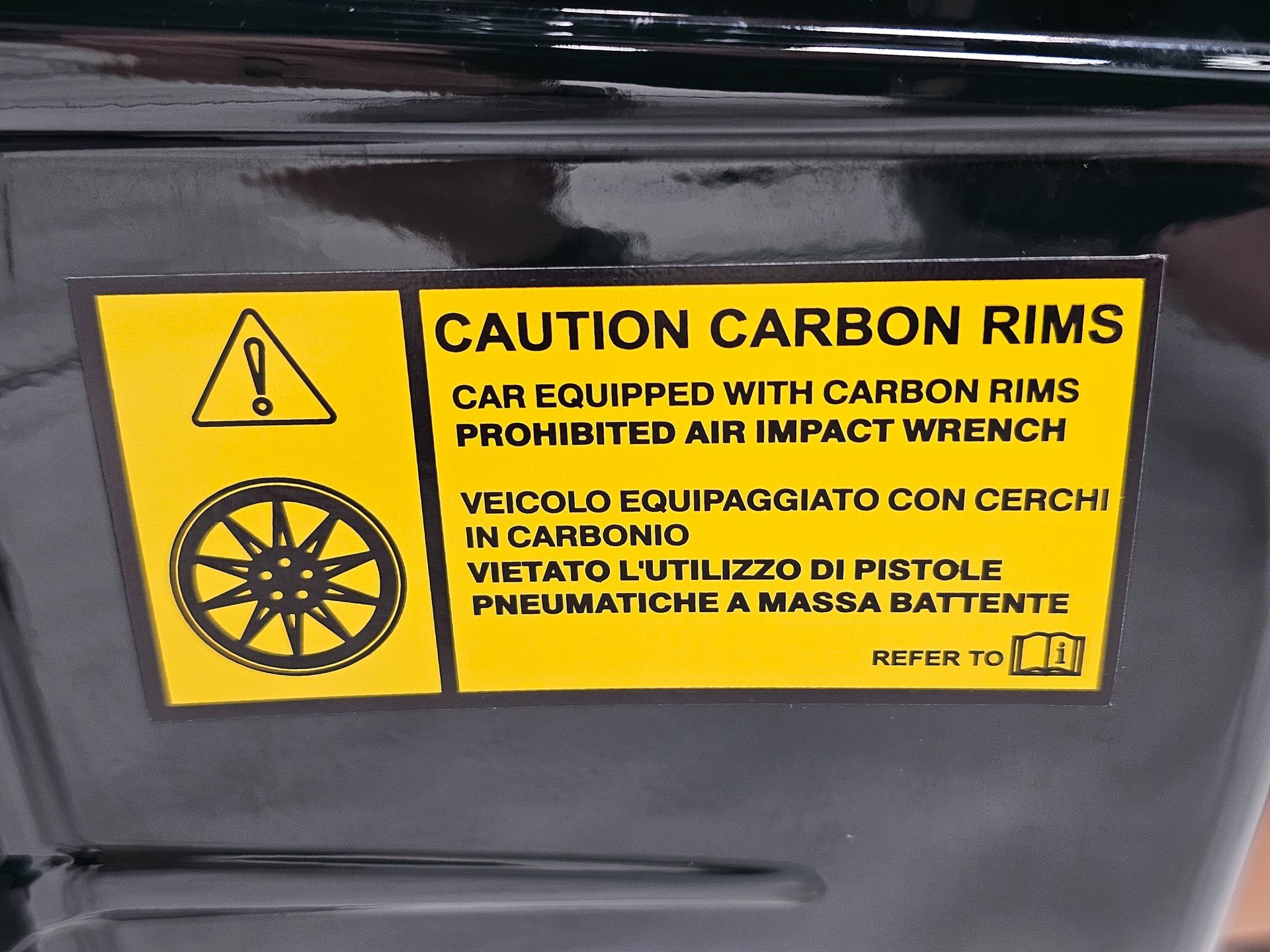 Used 2022 Ferrari F8 Tributo image 31