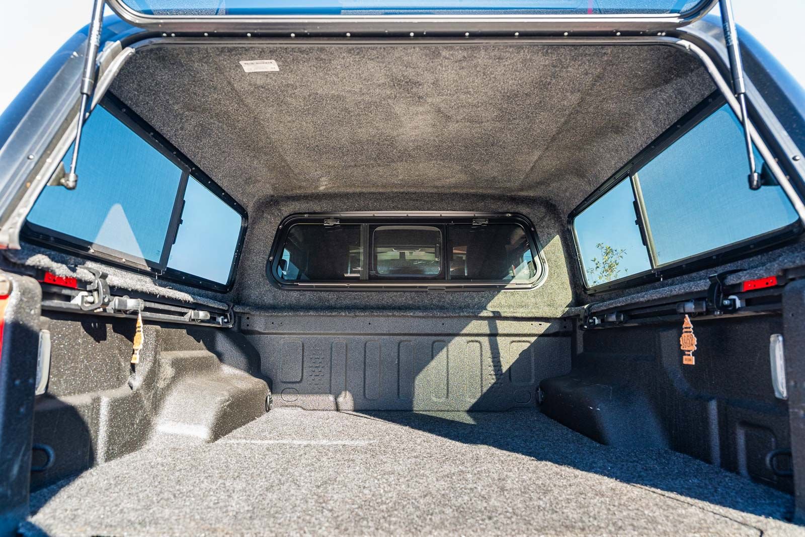 Used 2023 Jeep Gladiator Rubicon w/ LED Lighting Group image 17