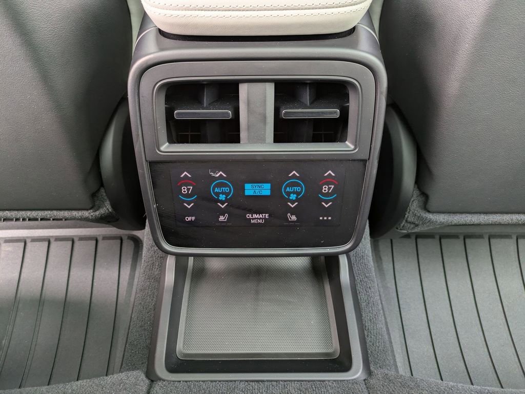 Used 2024 Porsche Taycan image 19