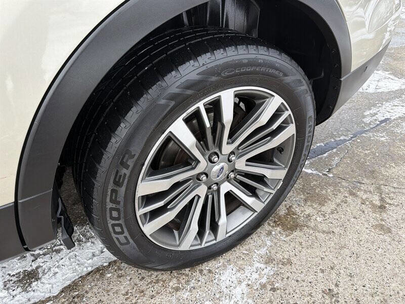 Used 2017 Ford Explorer Platinum image 11