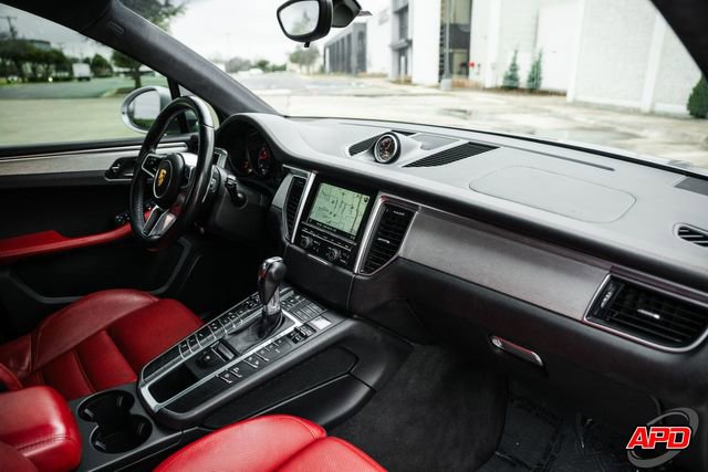 Used 2015 Porsche Macan Turbo image 23