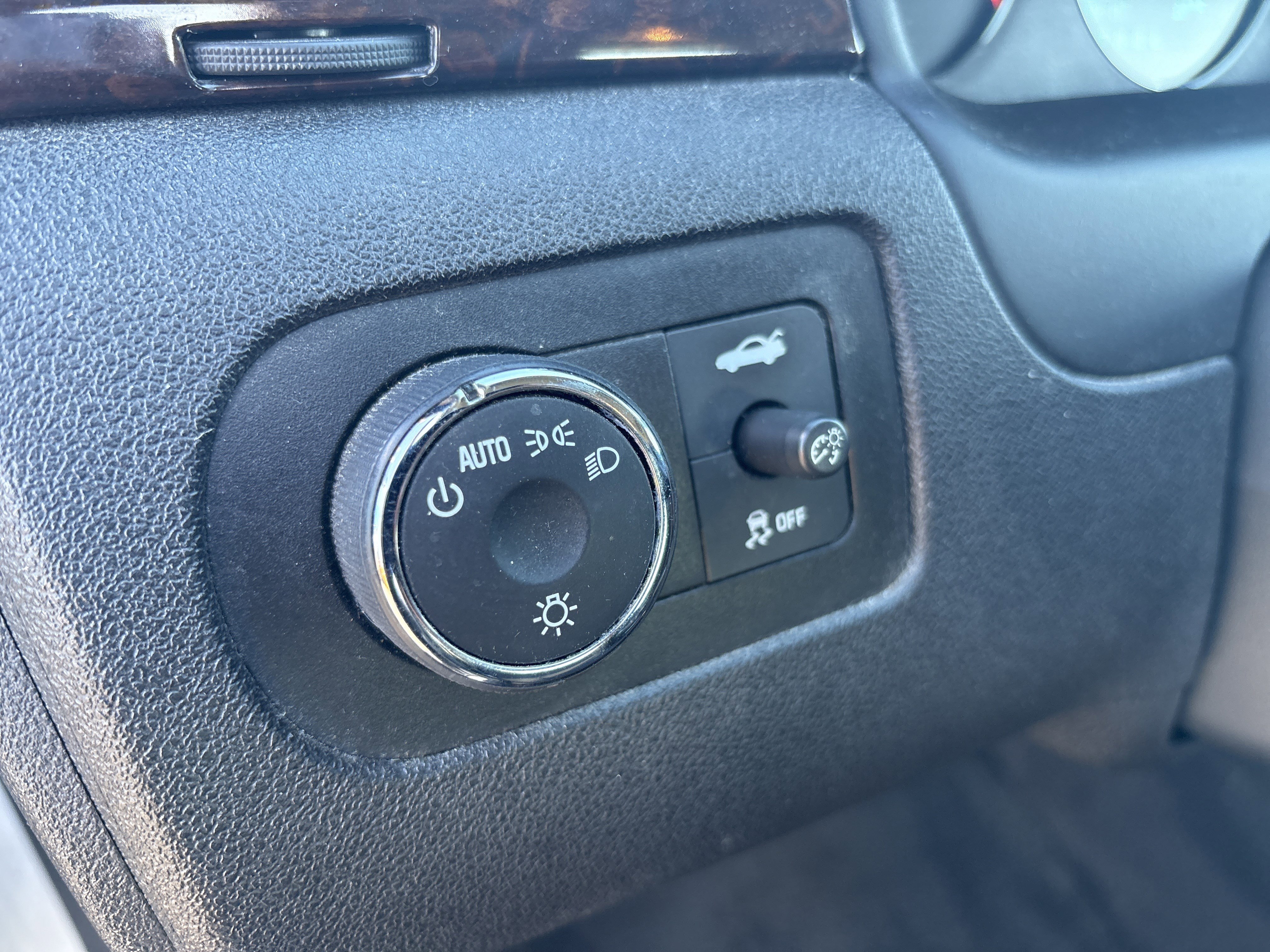 Used 2015 Chevrolet Impala LT w/ LT Sunroof Package image 15