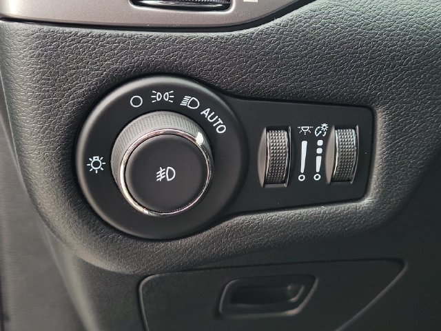 Used 2021 Jeep Cherokee Latitude Lux AWD/4WD image 17