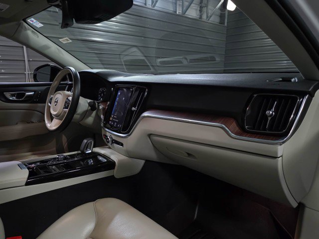 Used 2022 Volvo S60 T8 R-Design Expression w/ Advanced Package image 12