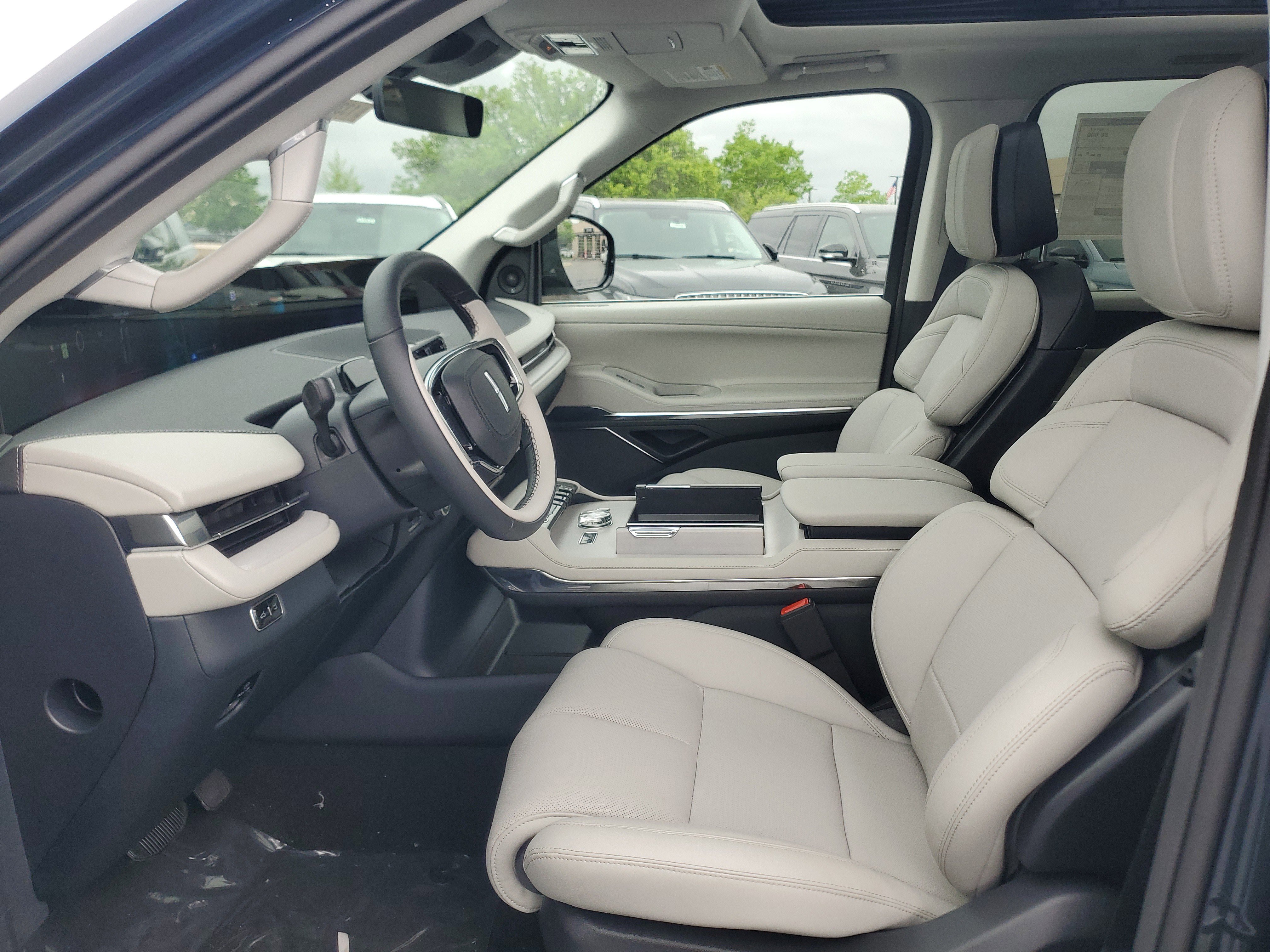 New 2026 Lincoln Navigator Reserve AWD/4WD image 12