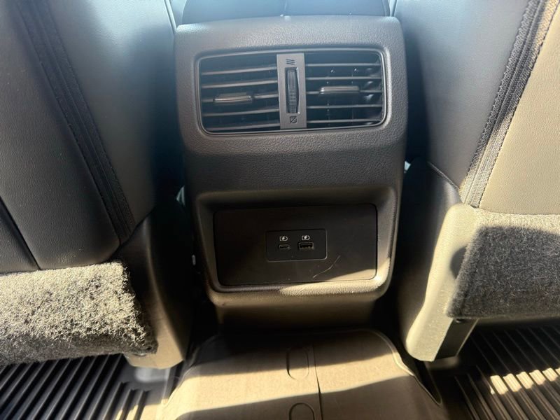 Used 2022 Nissan Rogue SV w/ SV Premium Package image 15