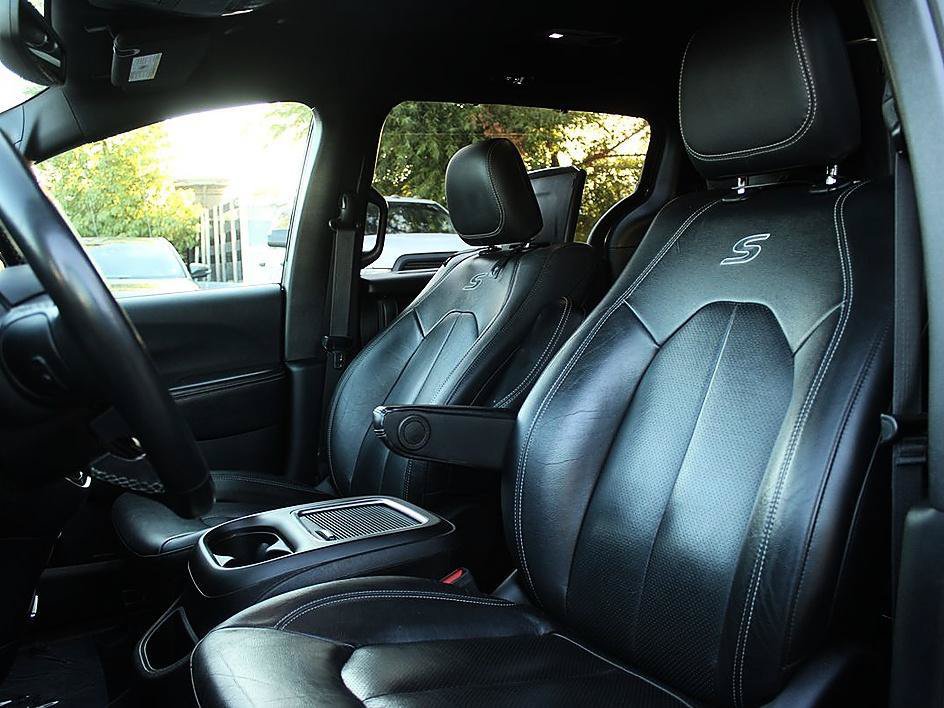Used 2020 Chrysler Pacifica Touring-L Plus w/ Advanced Safetytec Group FWD image 11