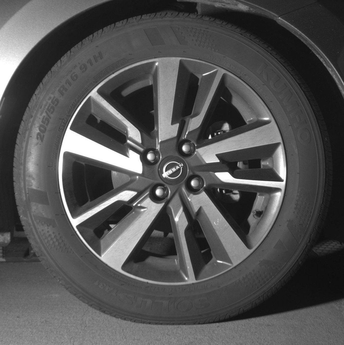 Used 2025 Nissan Versa SV image 13