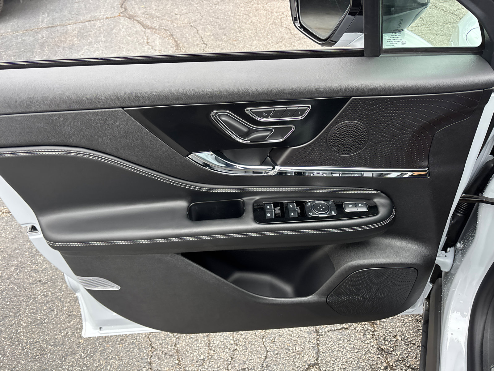 New 2026 Lincoln Corsair Reserve w/ Jet Appearance Package image 11