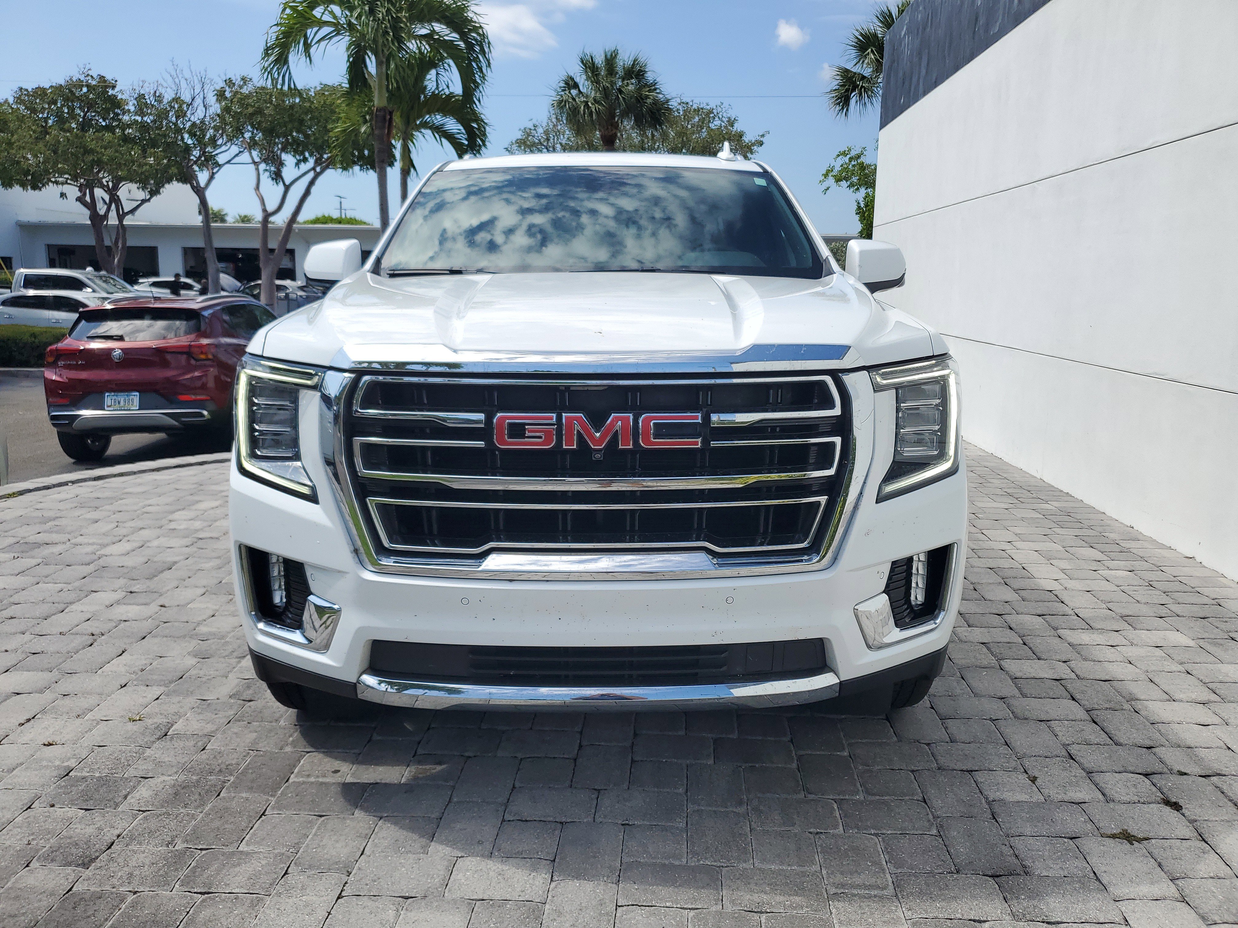 Used 2023 GMC Yukon SLT w/ SLT Premium Package RWD image 2