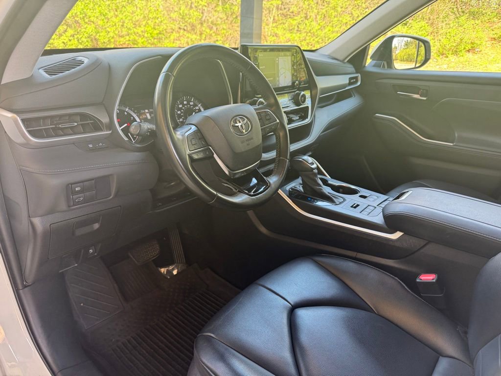 Used 2021 Toyota Highlander XLE image 22