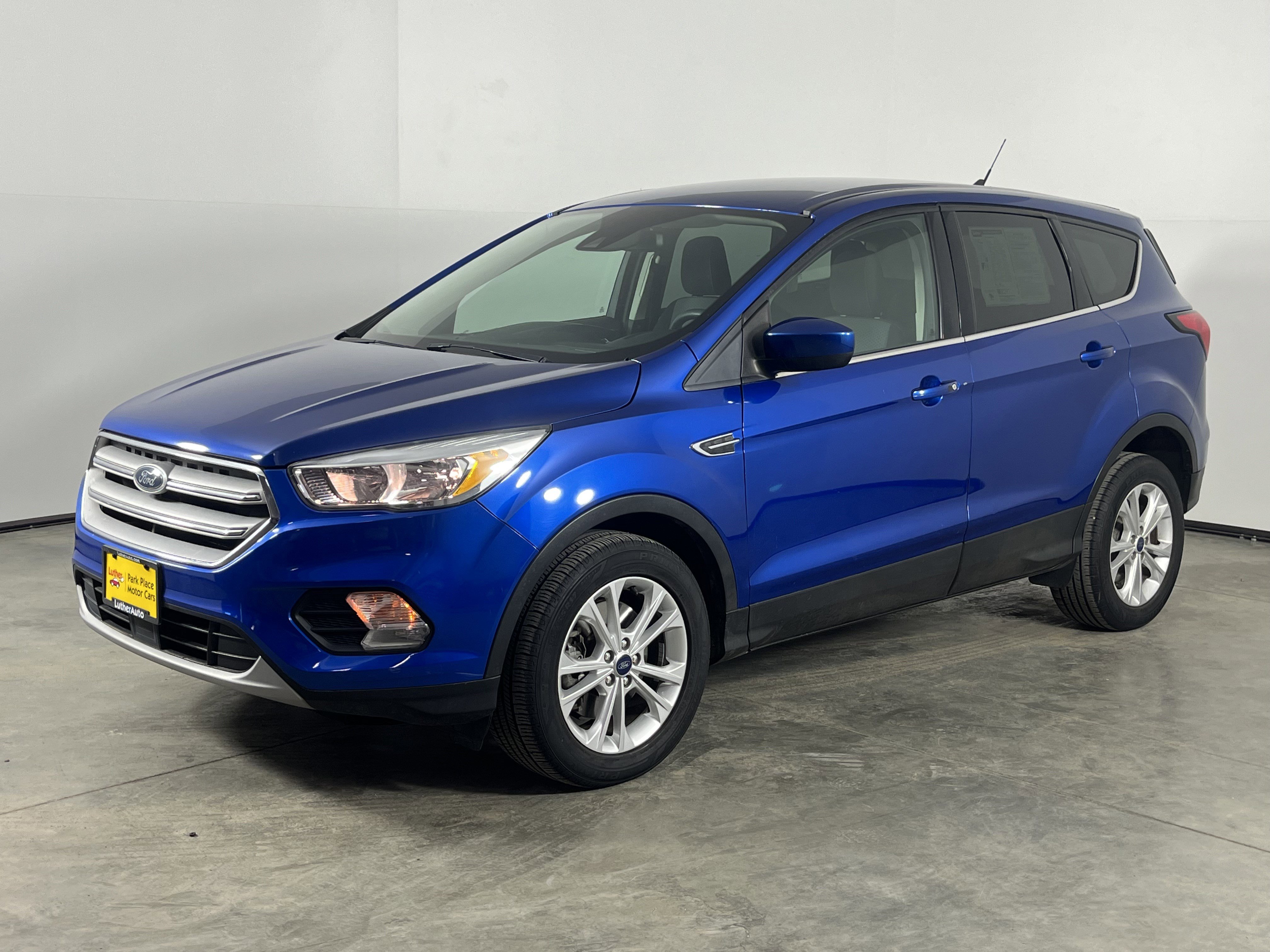 Used 2019 Ford Escape SE image 3