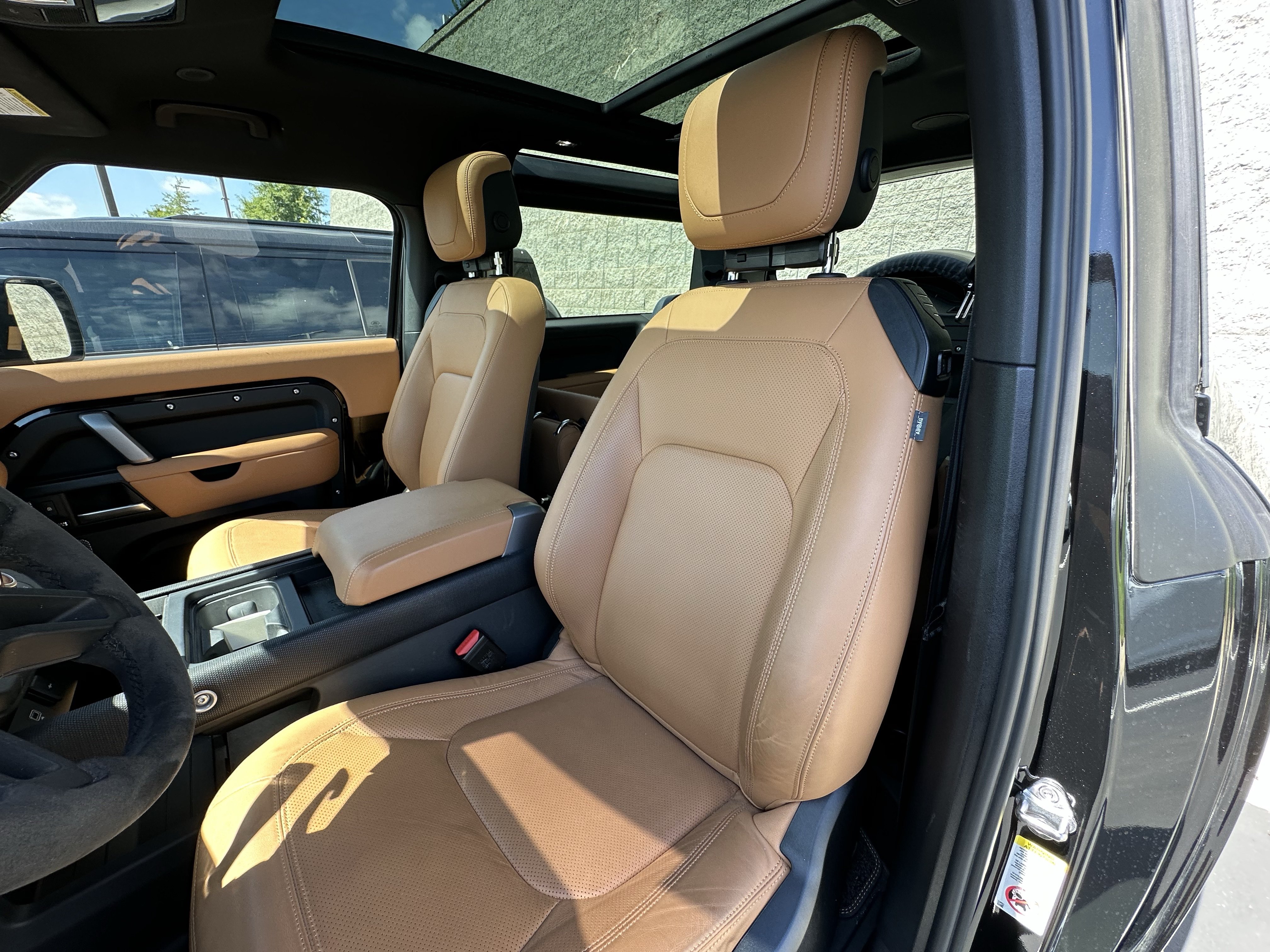 Certified 2024 Land Rover Defender 90 V8 AWD/4WD image 17
