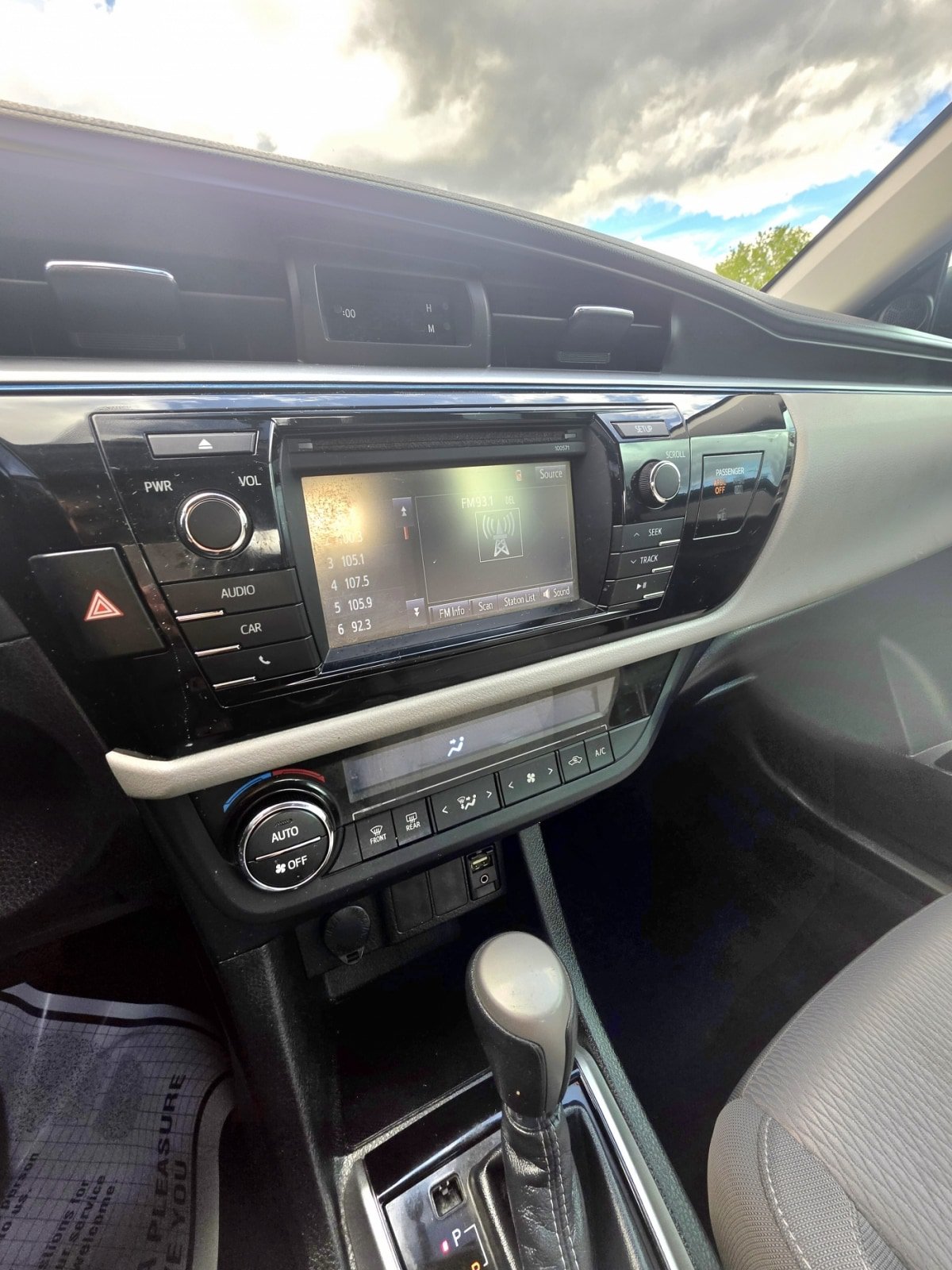 Used 2016 Toyota Corolla LE FWD image 11