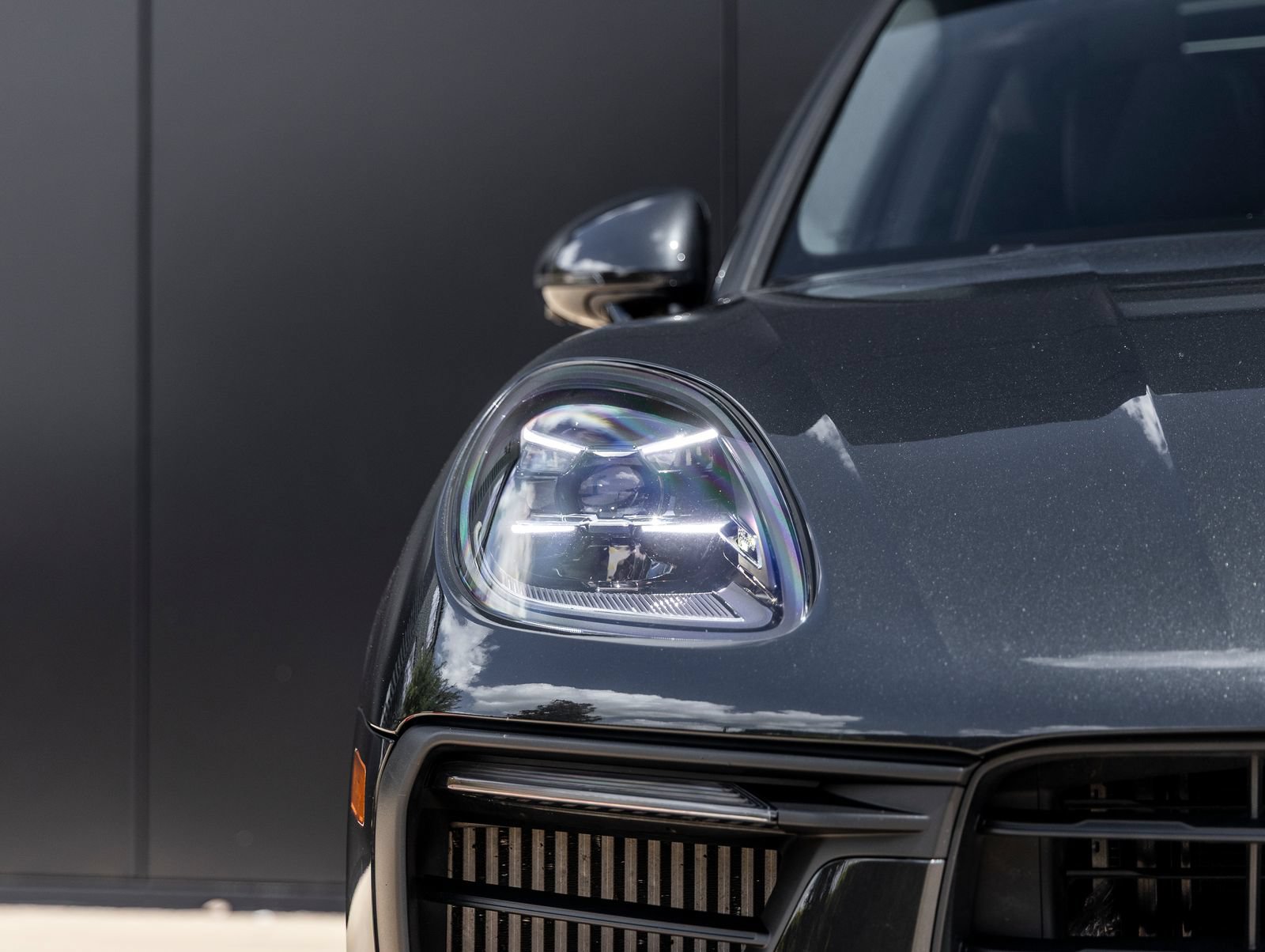 Certified 2024 Porsche Macan S AWD/4WD image 18